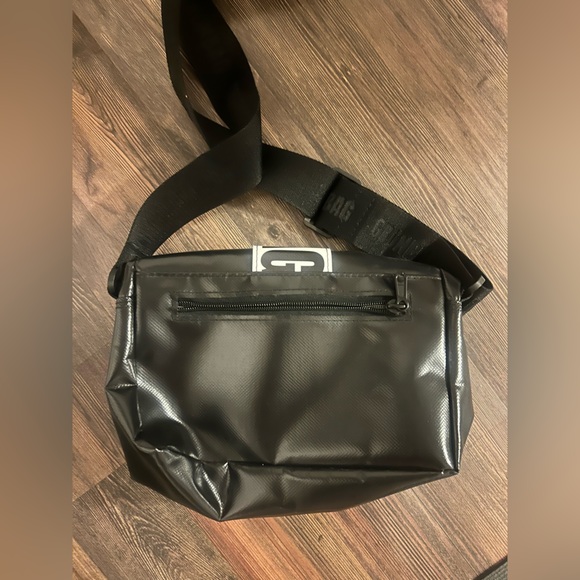 Grunbag Crossbody - Picture 2 of 3